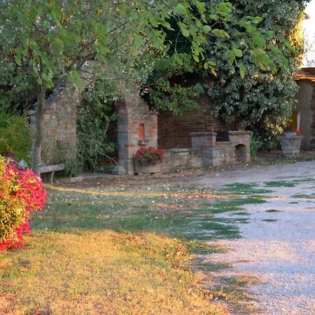 Appartement Le Casine-perignano-spinelli Sleeps 9