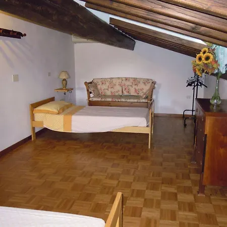 Appartement Le Casine-perignano-spinelli Sleeps 9 *