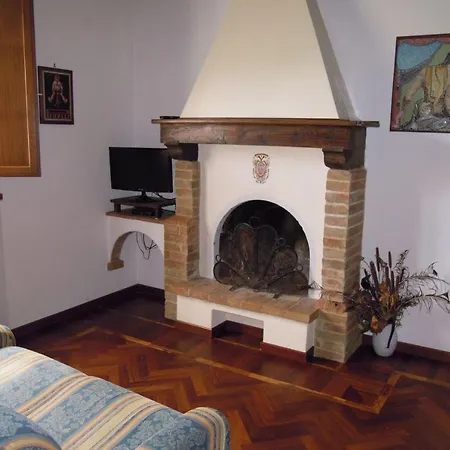 Appartement Le Casine-perignano-spinelli Sleeps 9