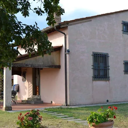 Appartement Le Casine-perignano-spinelli Sleeps 9