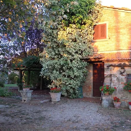 Appartement Le Casine-perignano-spinelli Sleeps 9